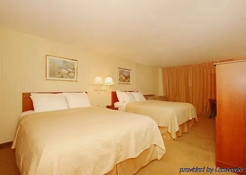 Howard Johnson By Wyndham Great Lakes Waukegan