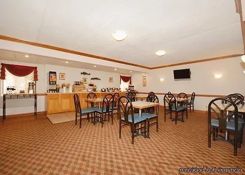 Howard Johnson By Wyndham Great Lakes Hotel