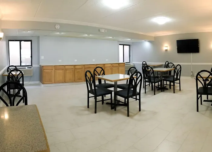 Hotel Howard Johnson By Wyndham Great Lakes 2*