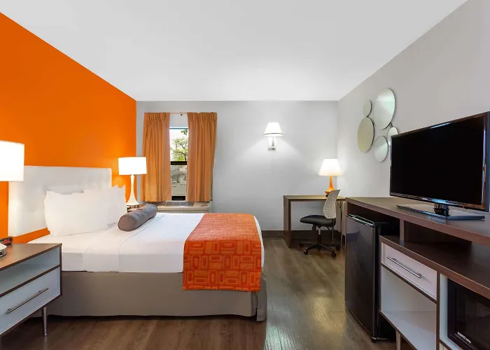 Hotel Howard Johnson By Wyndham Great Lakes 2*