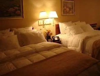 Howard Johnson By Wyndham Great Lakes