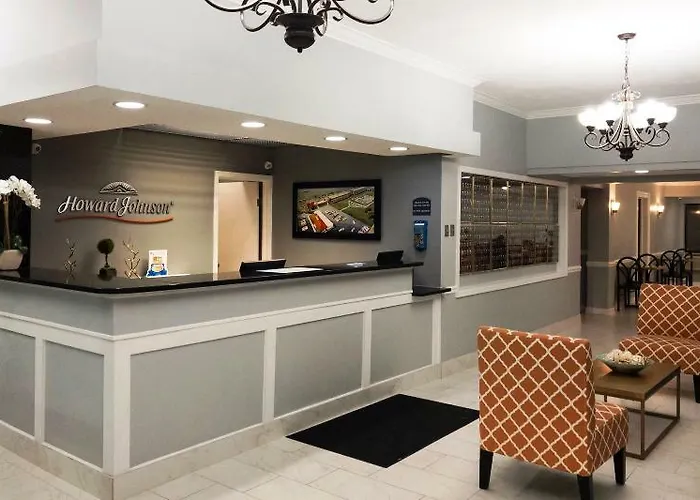 Howard Johnson By Wyndham Great Lakes Waukegan