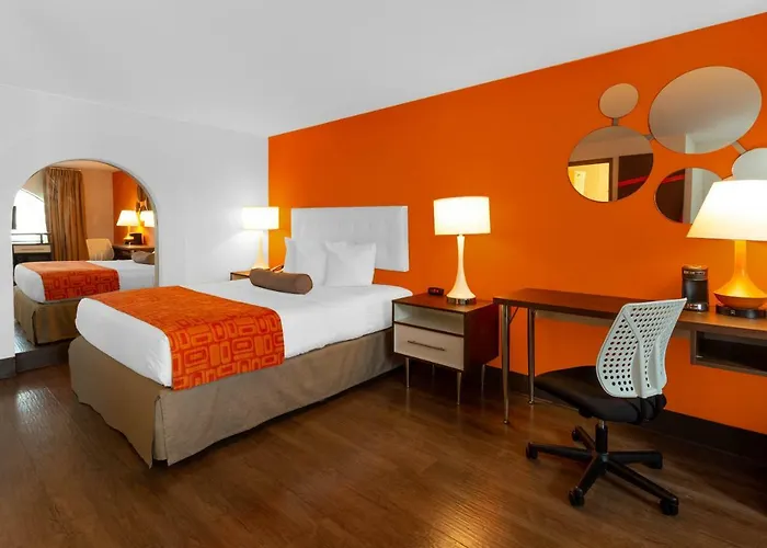 Howard Johnson By Wyndham Great Lakes Hotel 2*