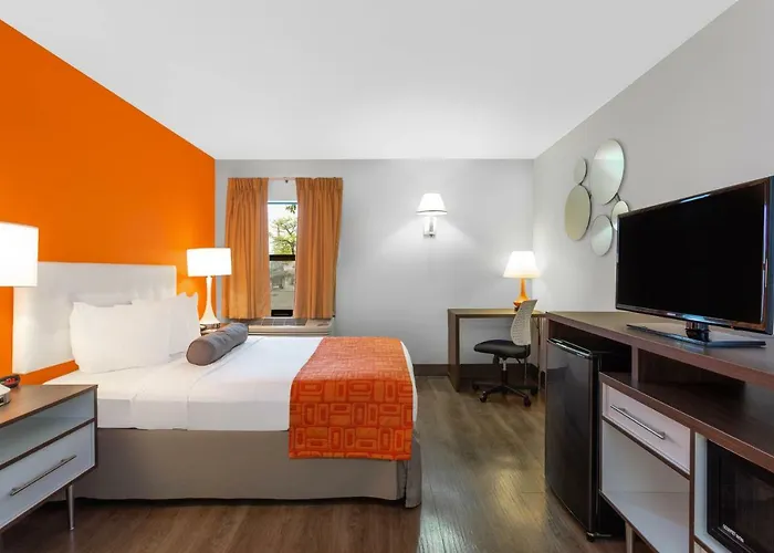 Hotel Howard Johnson By Wyndham Great Lakes