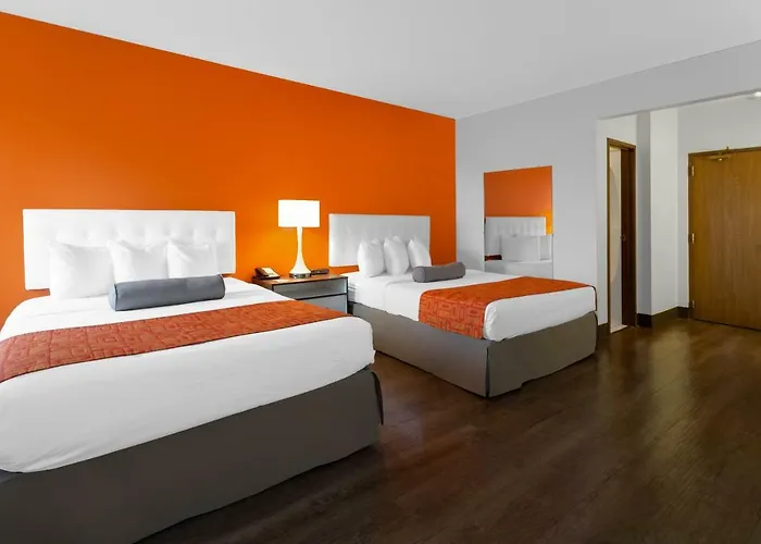 Howard Johnson By Wyndham Great Lakes Hotel 2*