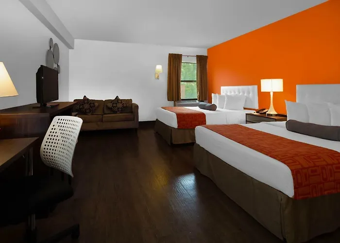 Hotel Howard Johnson By Wyndham Great Lakes Waukegan