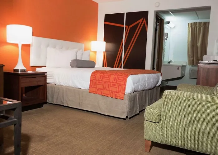 Howard Johnson By Wyndham Great Lakes Hotel Waukegan