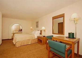 Howard Johnson By Wyndham Great Lakes 2* Waukegan