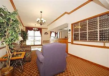 Howard Johnson By Wyndham Great Lakes Waukegan